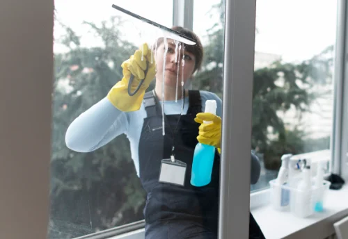 Nettoyage de vitres intérieures et extérieures à Marcillac-Saint-Quentin